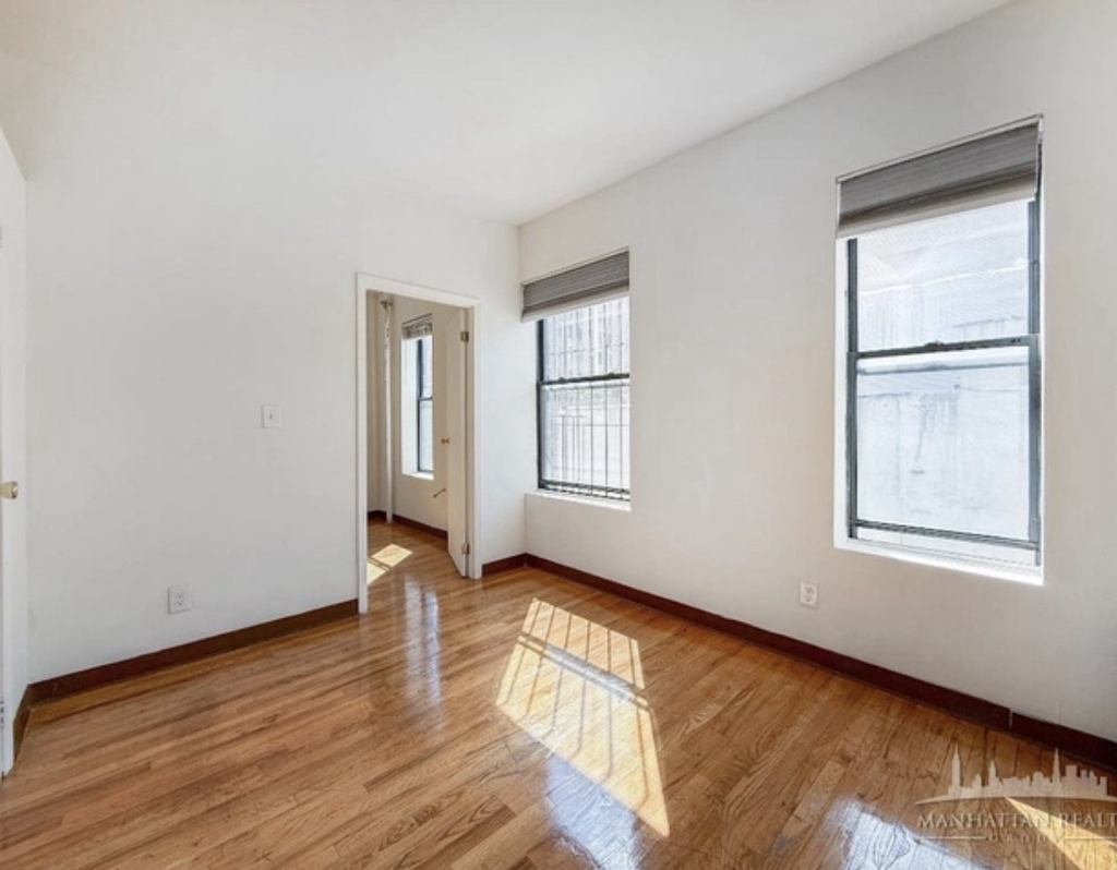 2nd ave/E 14th st - Photo 1
