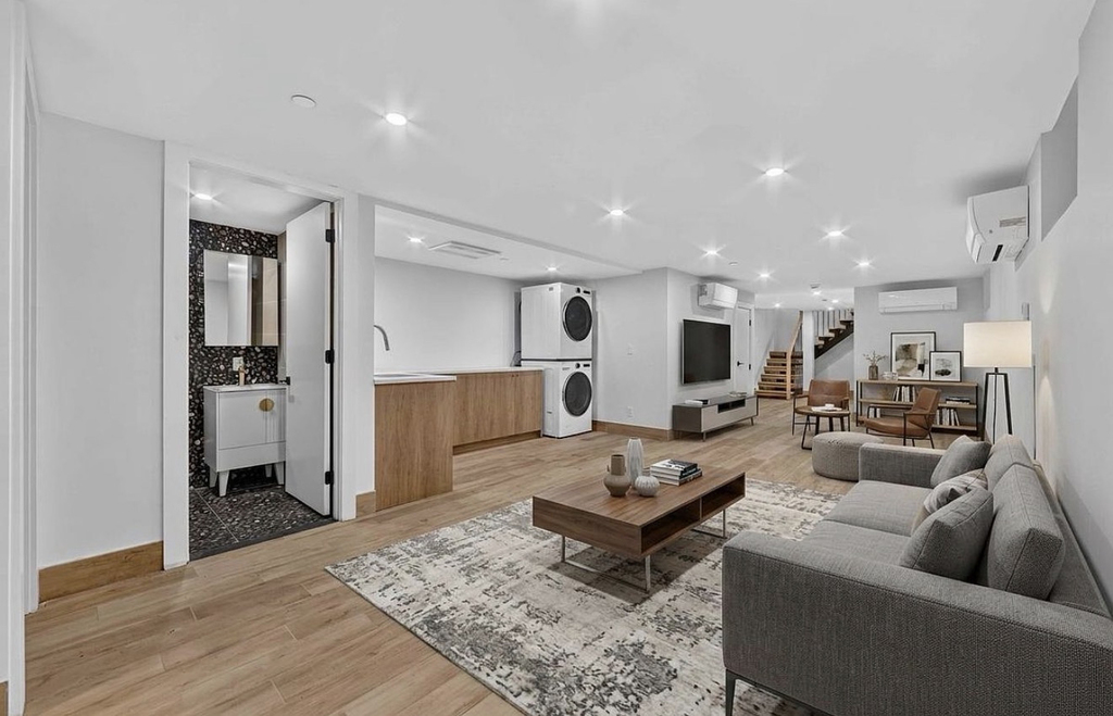376 Montgomery Street - Photo 0