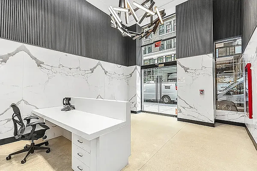255 West 36th Street - Photo 9