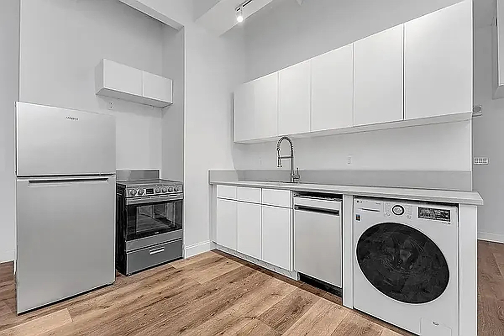 255 West 36th Street - Photo 3