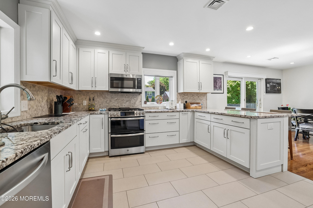 207 Stoughton Avenue - Photo 13