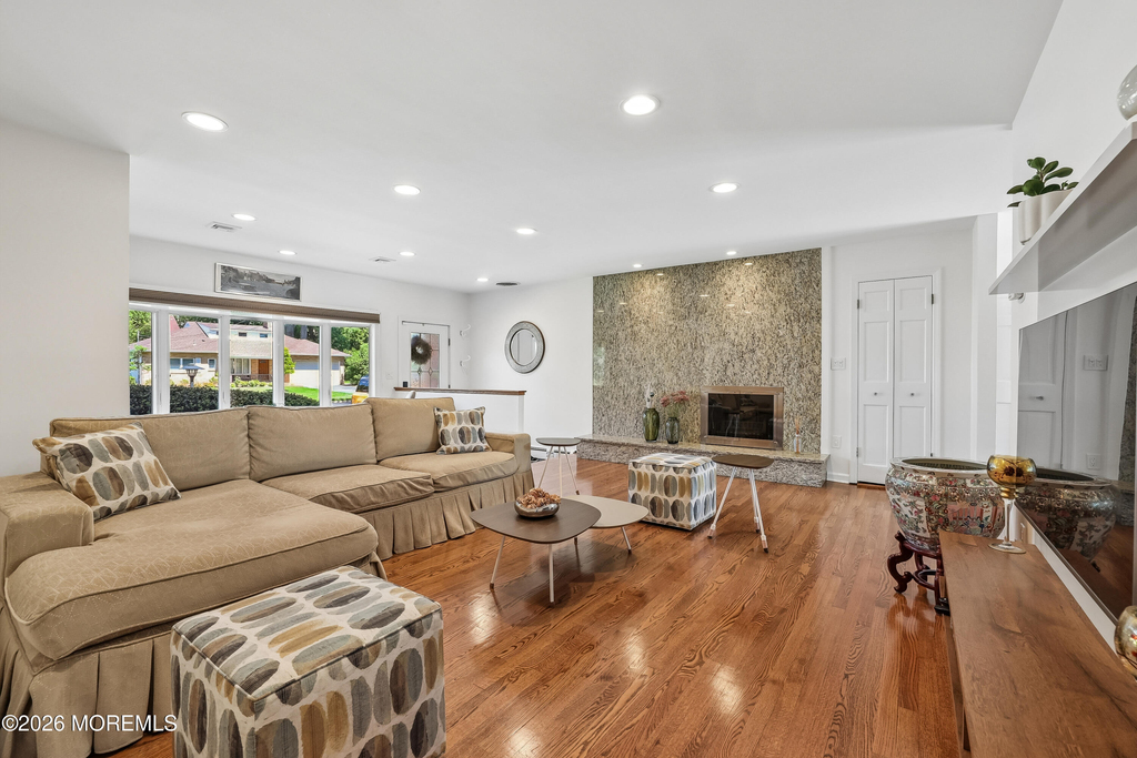 207 Stoughton Avenue - Photo 3