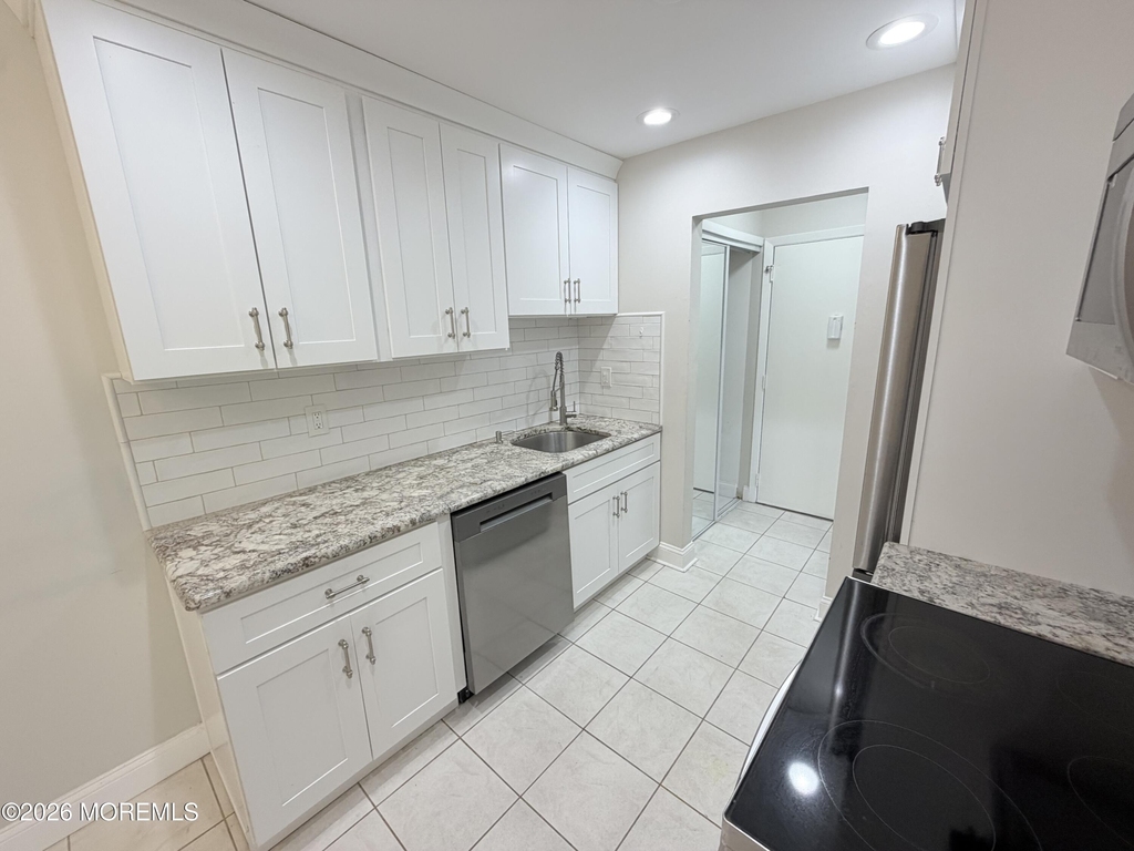 35 Amberly Drive - Photo 3
