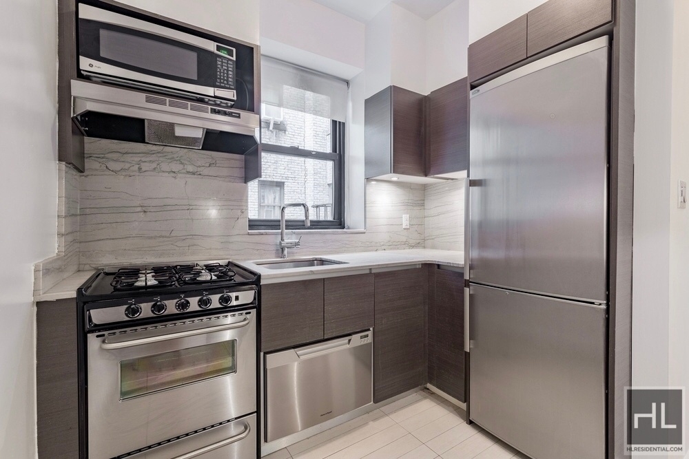 East 61st Street - Photo 4