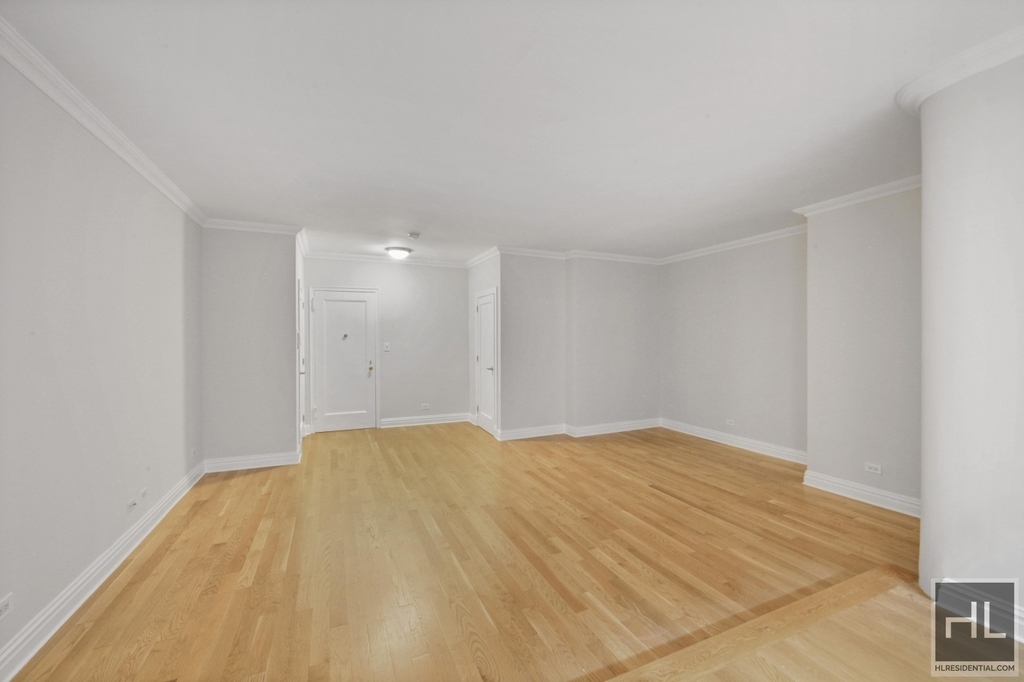 East 61st Street - Photo 3
