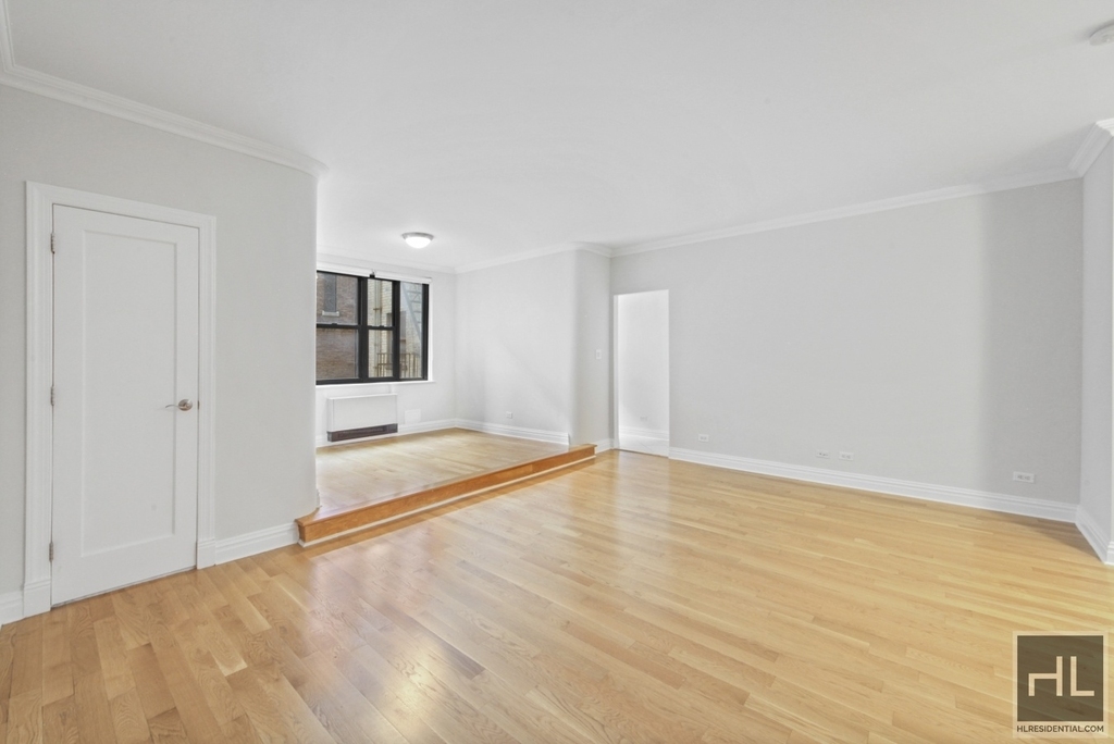 East 61st Street - Photo 0