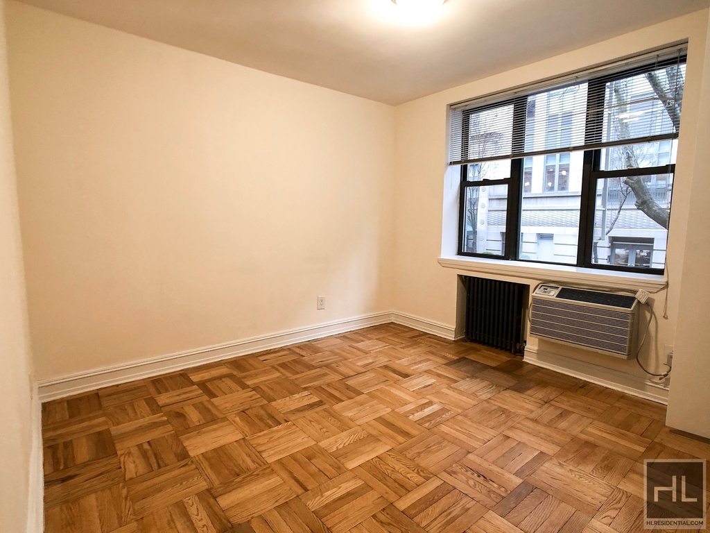 East 76 Street - Photo 2