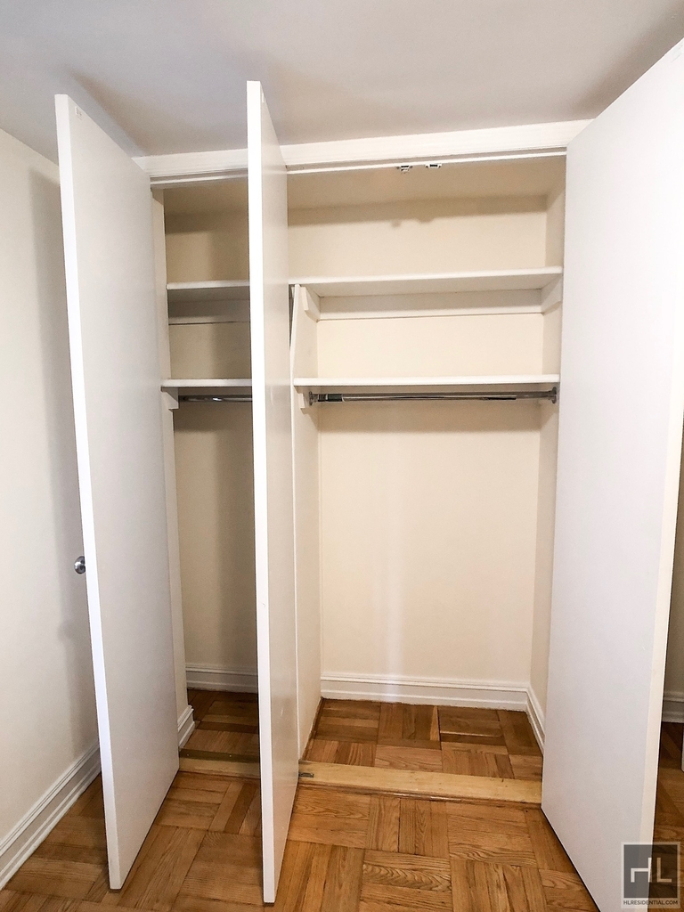 East 76 Street - Photo 4