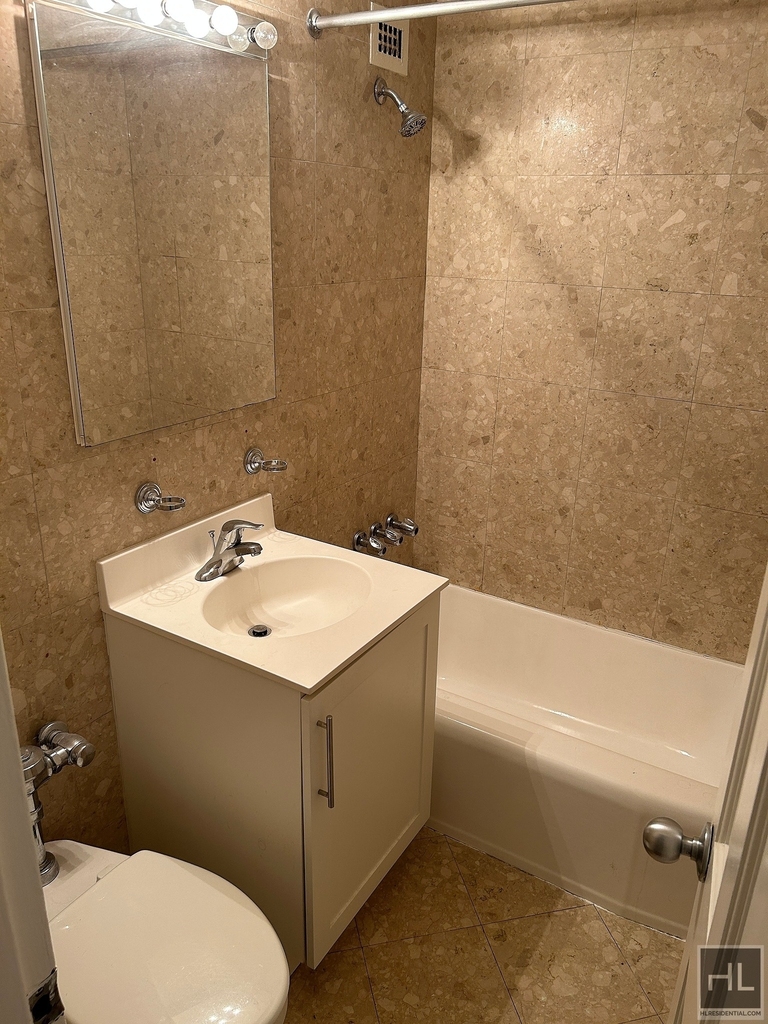 East 79th Street - Photo 8