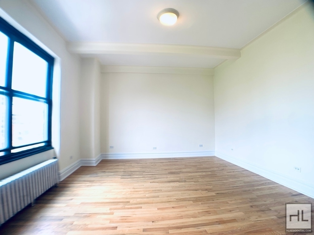 Second Avenue - Photo 1
