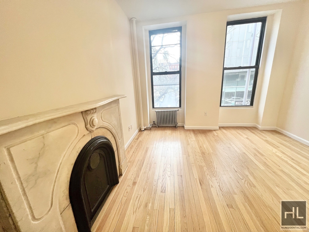 East 7 Street - Photo 0
