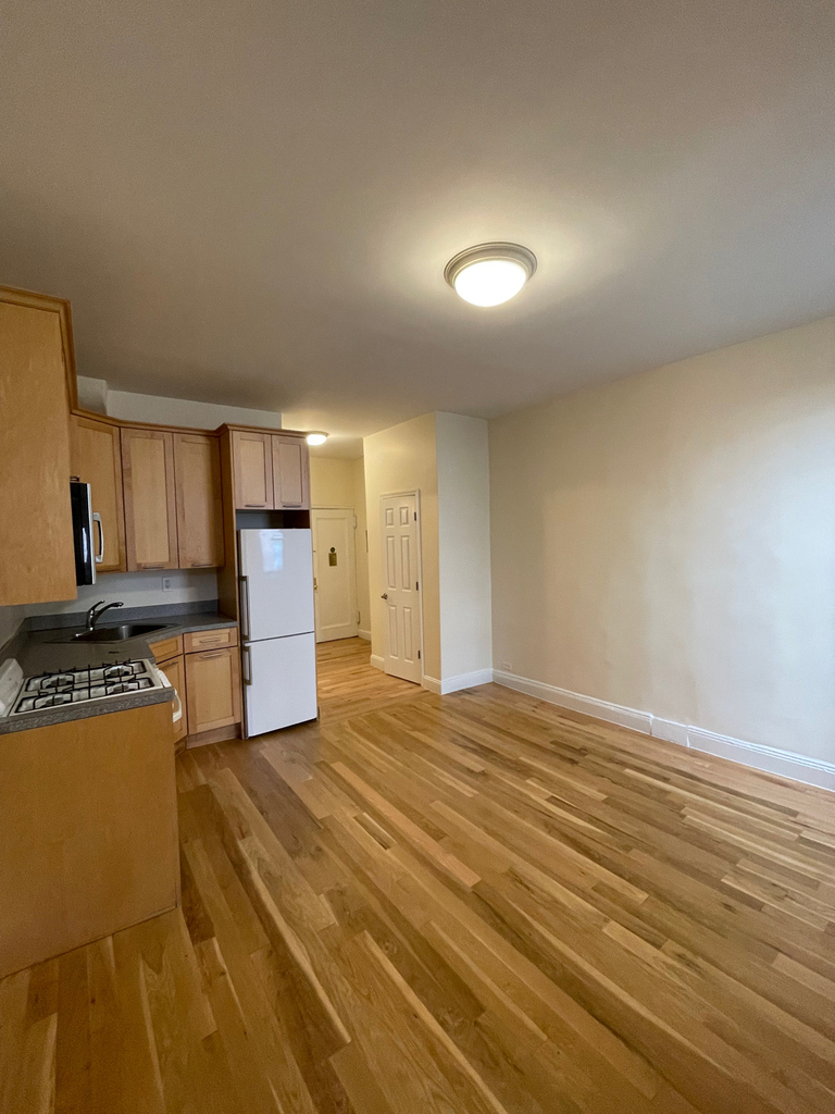 East 89 Street - Photo 2