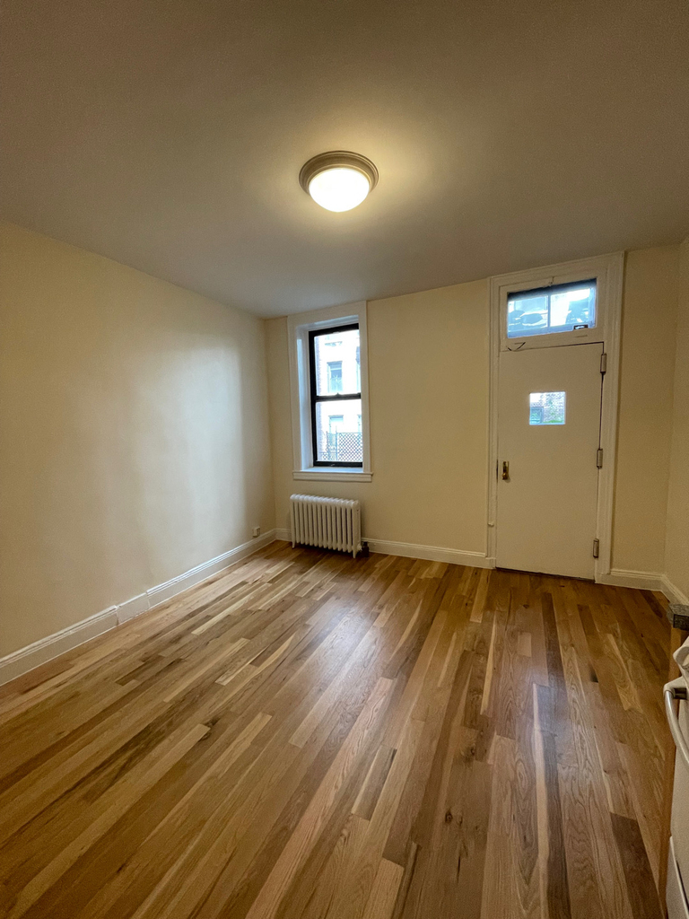 East 89 Street - Photo 0