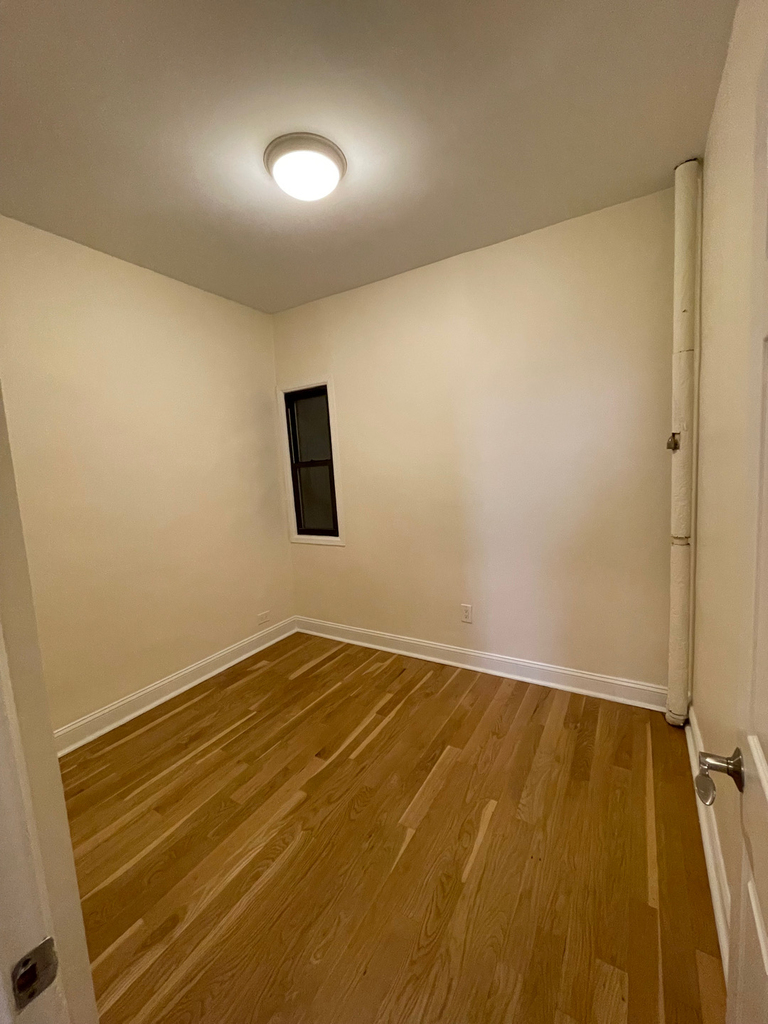 East 89 Street - Photo 4