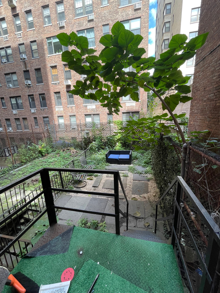 East 89 Street - Photo 8