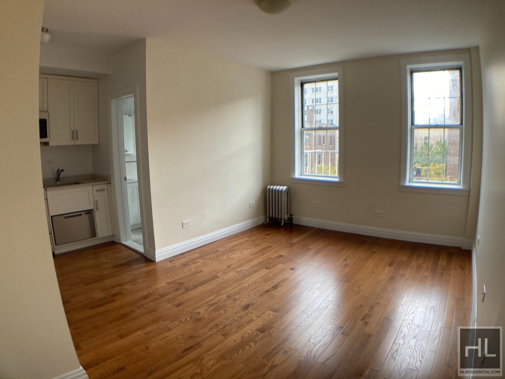 West 13 Street - Photo 1