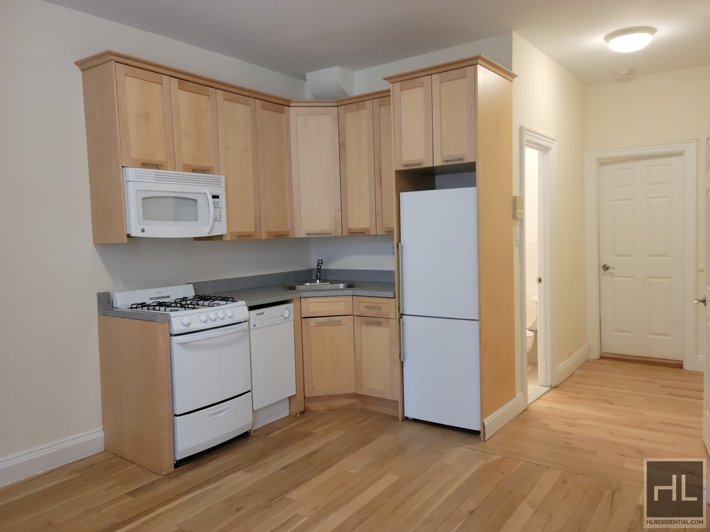East 89 Street - Photo 5