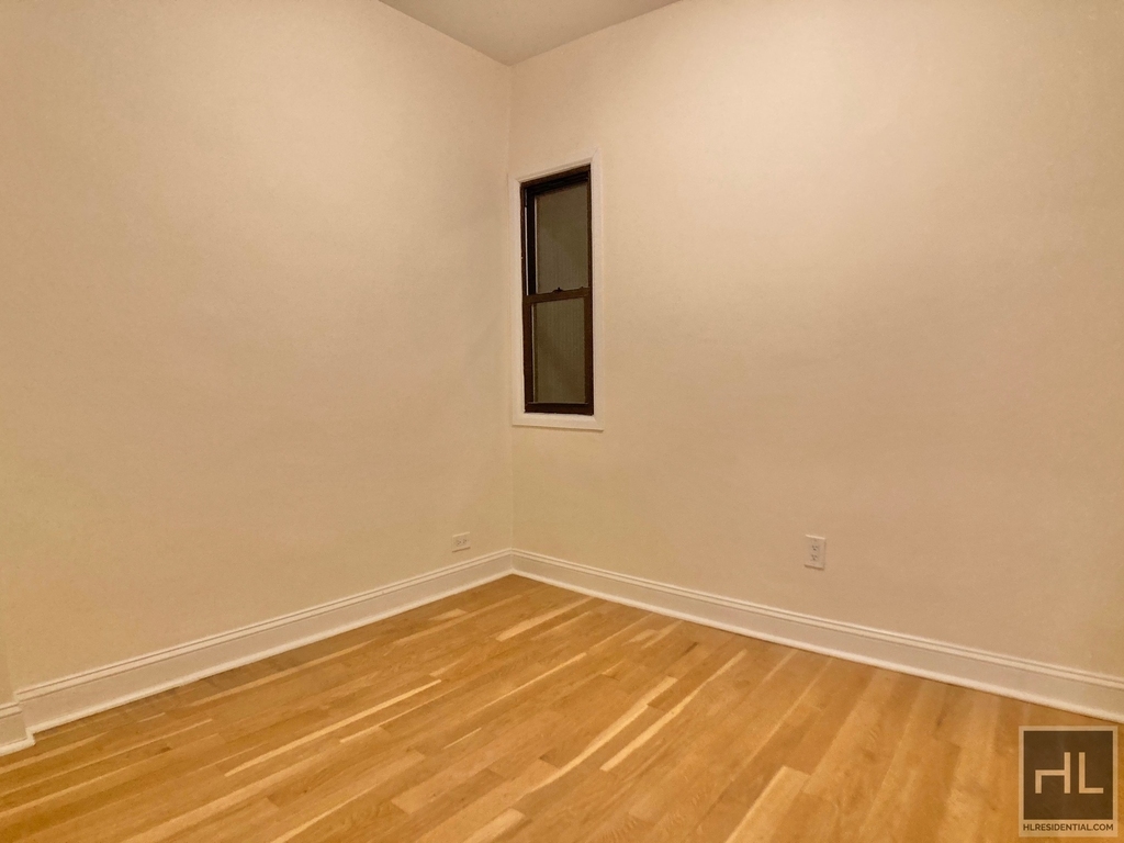 East 89 Street - Photo 2