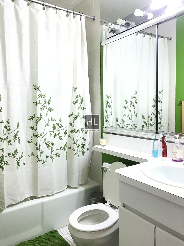 East 56th Street - Photo 4