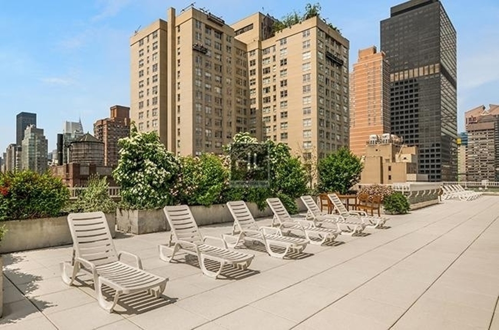 East 56th Street - Photo 6