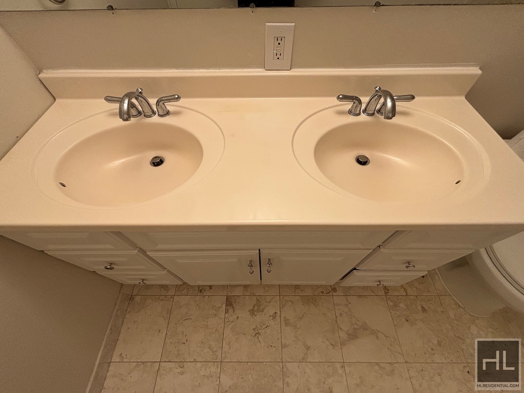 West 96th Street - Photo 6