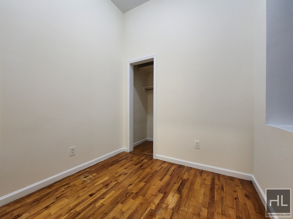 2 Avenue - Photo 1