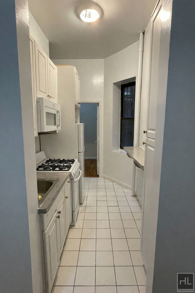 2 Avenue - Photo 4