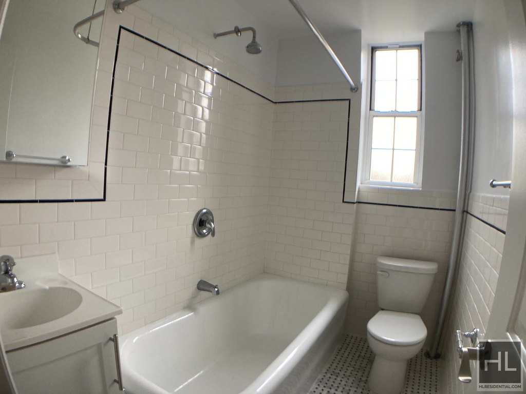 West 13 Street - Photo 3