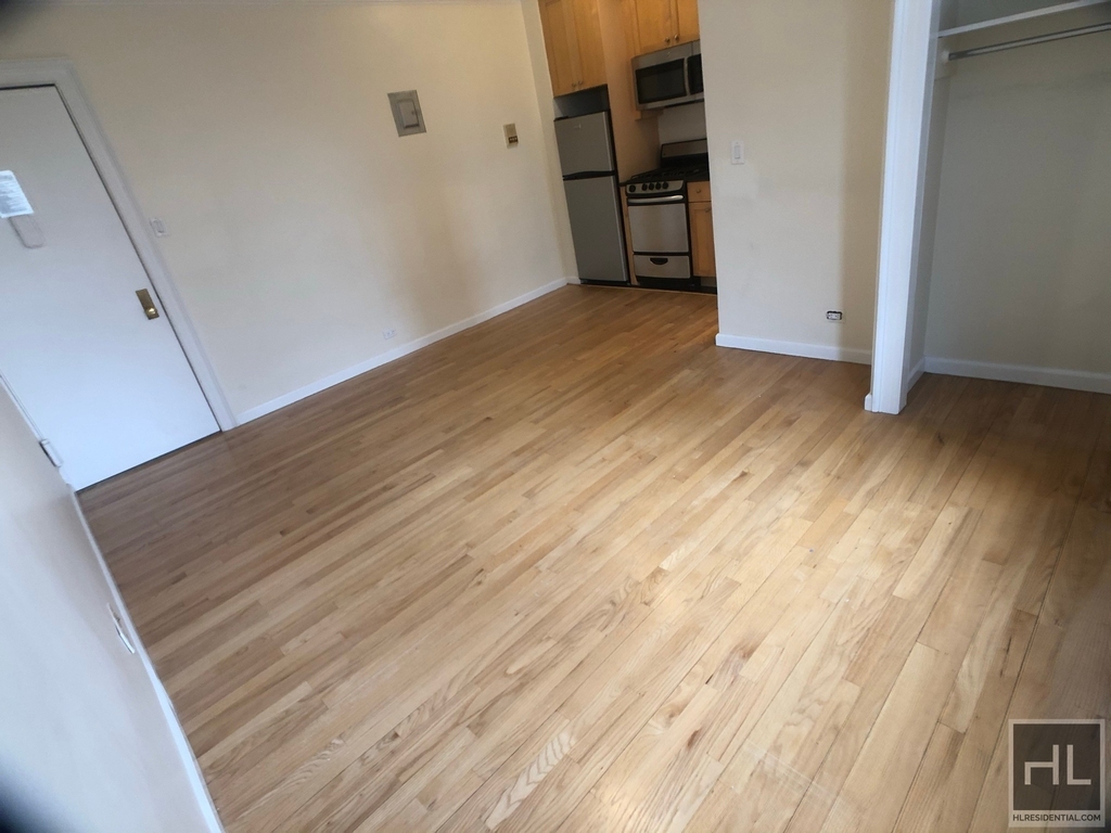 West 13 Street - Photo 1
