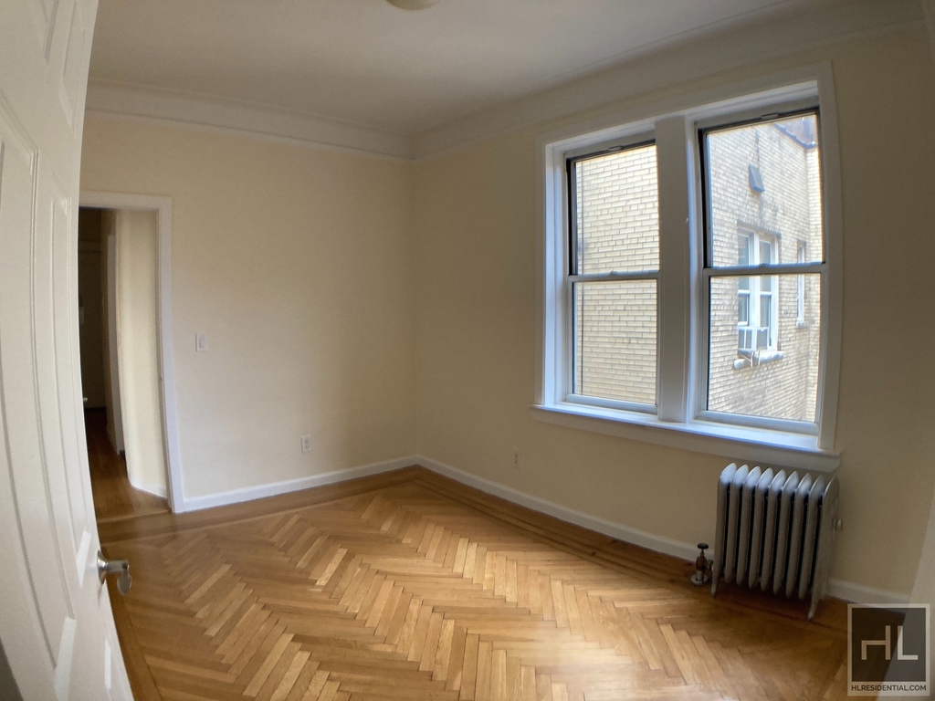 West 13 Street - Photo 2