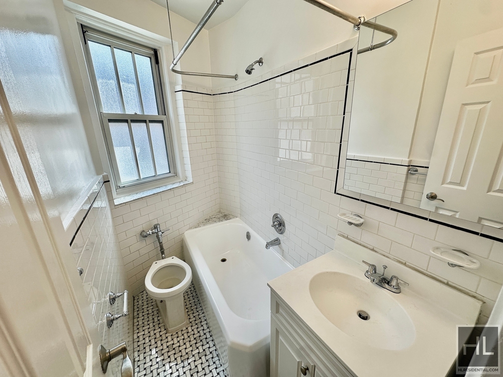 Jane St - Photo 5