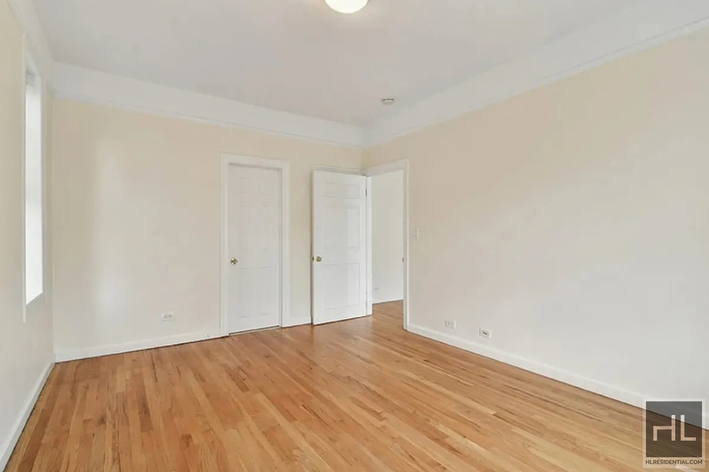 West 10th Street - Photo 3