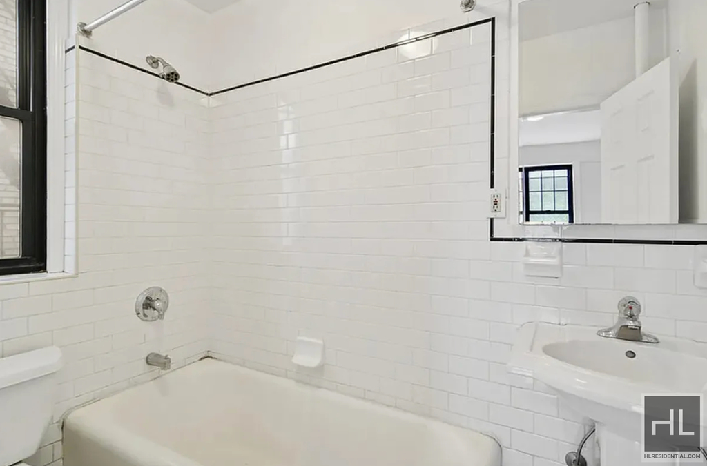 West 10th Street - Photo 5