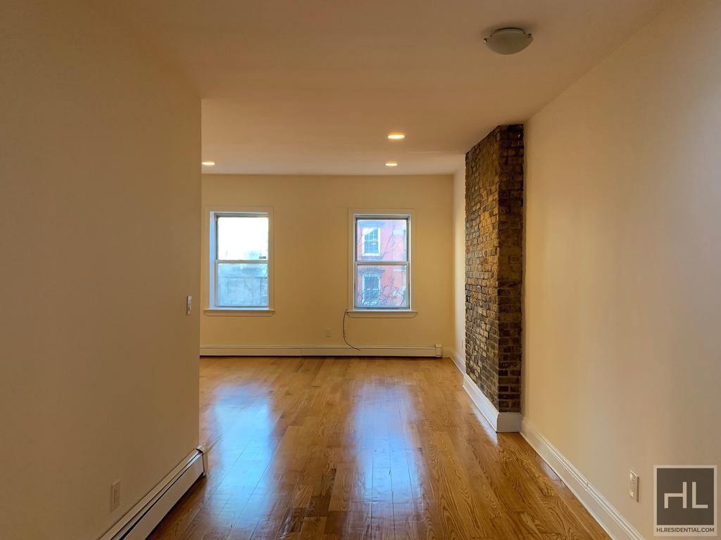 West Broadway - Photo 2