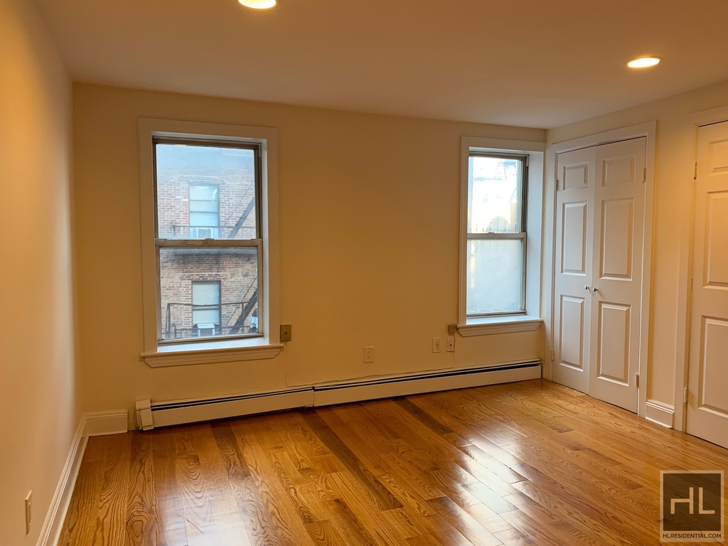 West Broadway - Photo 0