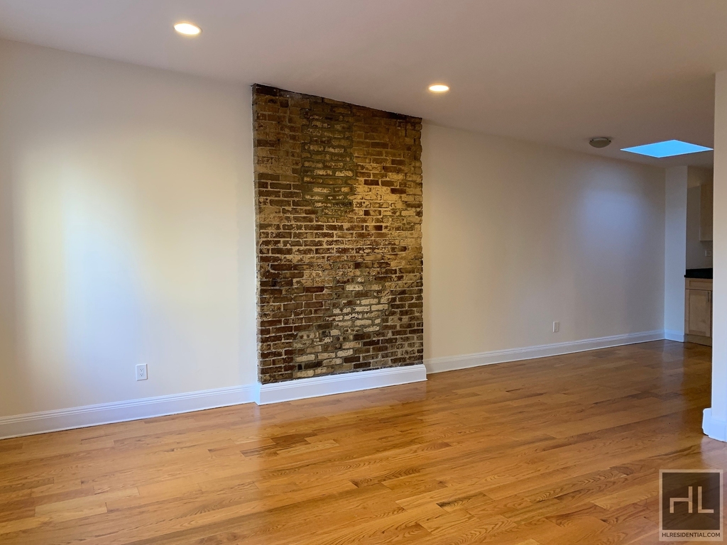 West Broadway - Photo 1