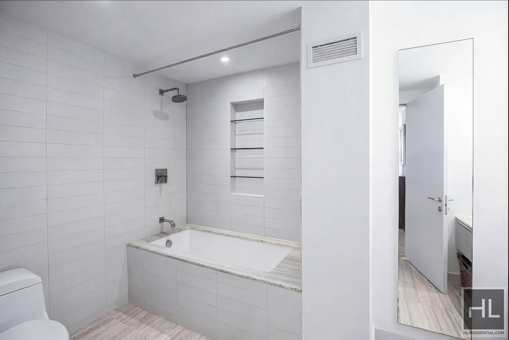 322 West 57 Street - Photo 4