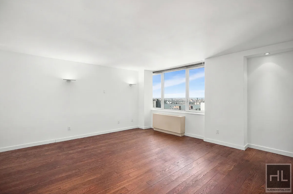 322 West 57 Street - Photo 1
