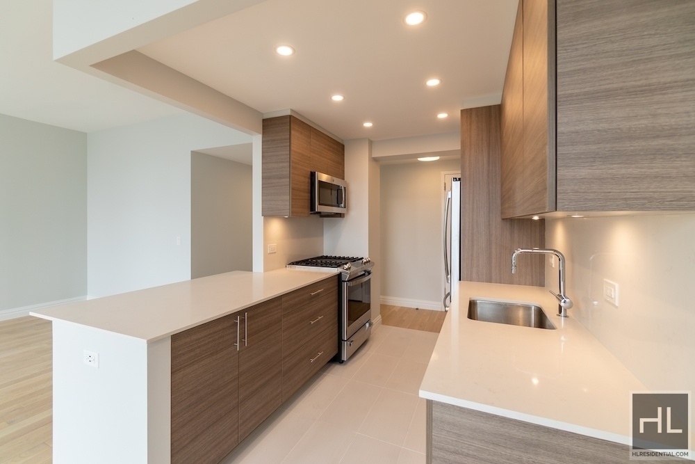 West 48th Street - Photo 1