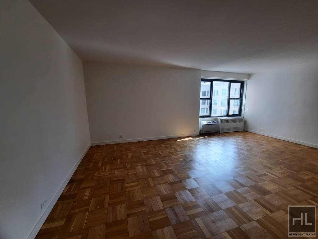 Fourth Avenue - Photo 1