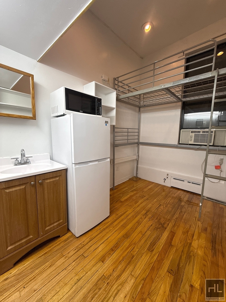 3rd Avenue - Photo 0