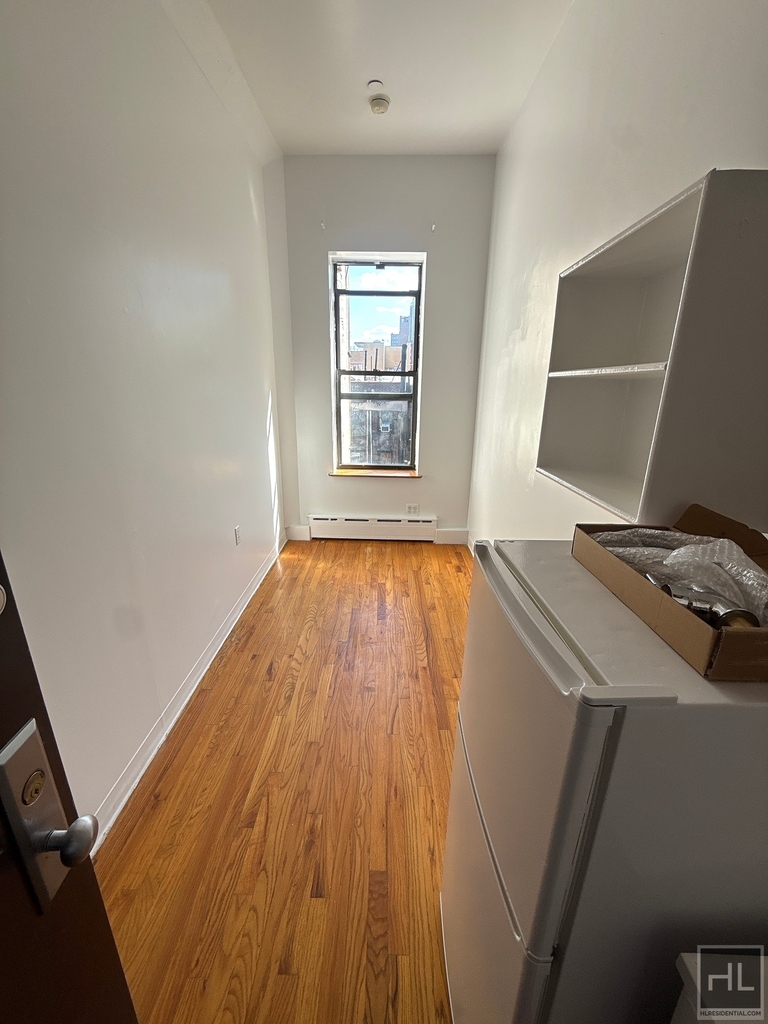 3rd Avenue - Photo 1