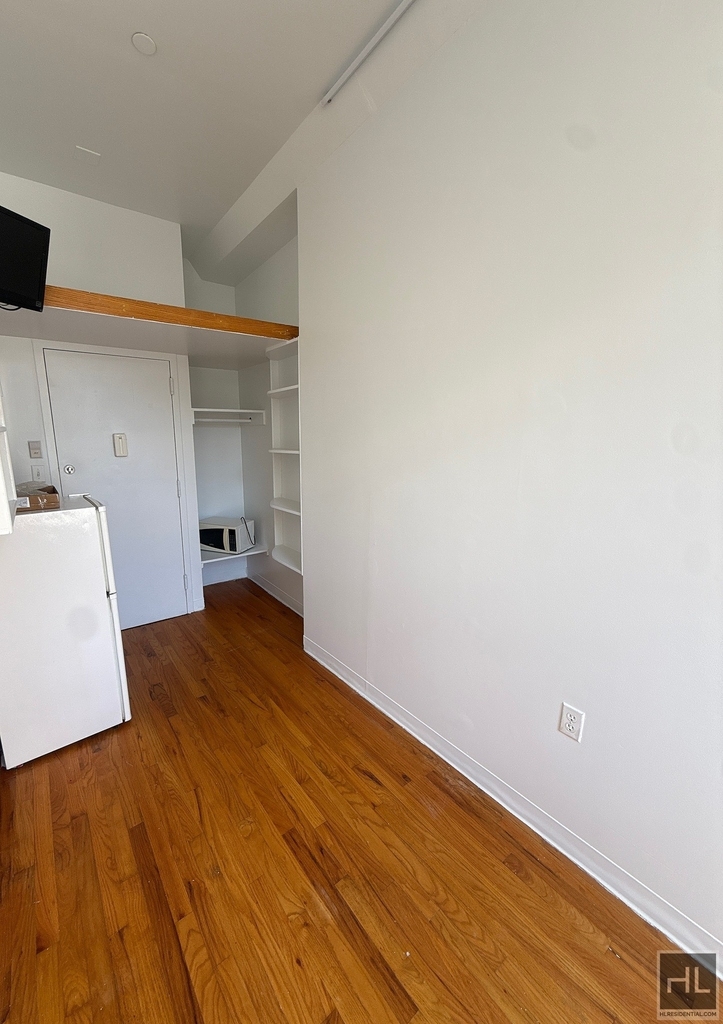 3rd Avenue - Photo 2