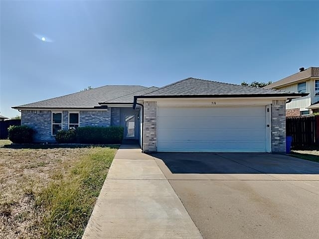 516 E Oak Street - Photo 0