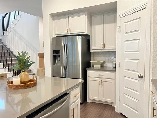 2410 Doncaster Drive - Photo 2