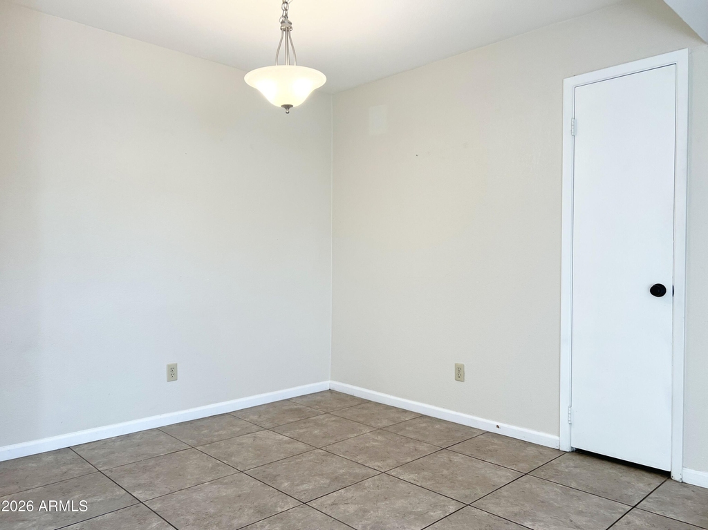 540 N May Street - Photo 4
