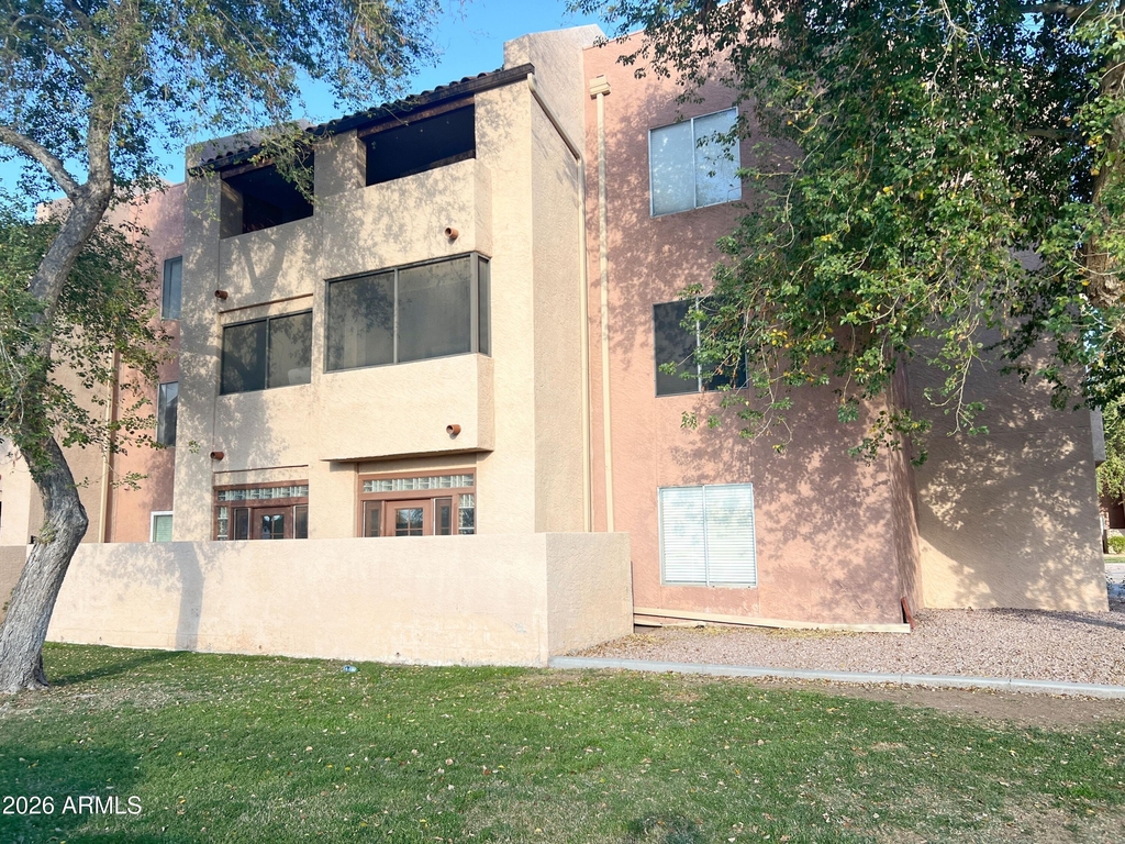 540 N May Street - Photo 1
