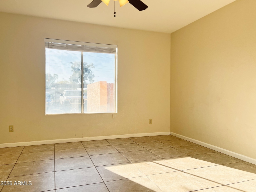 540 N May Street - Photo 12
