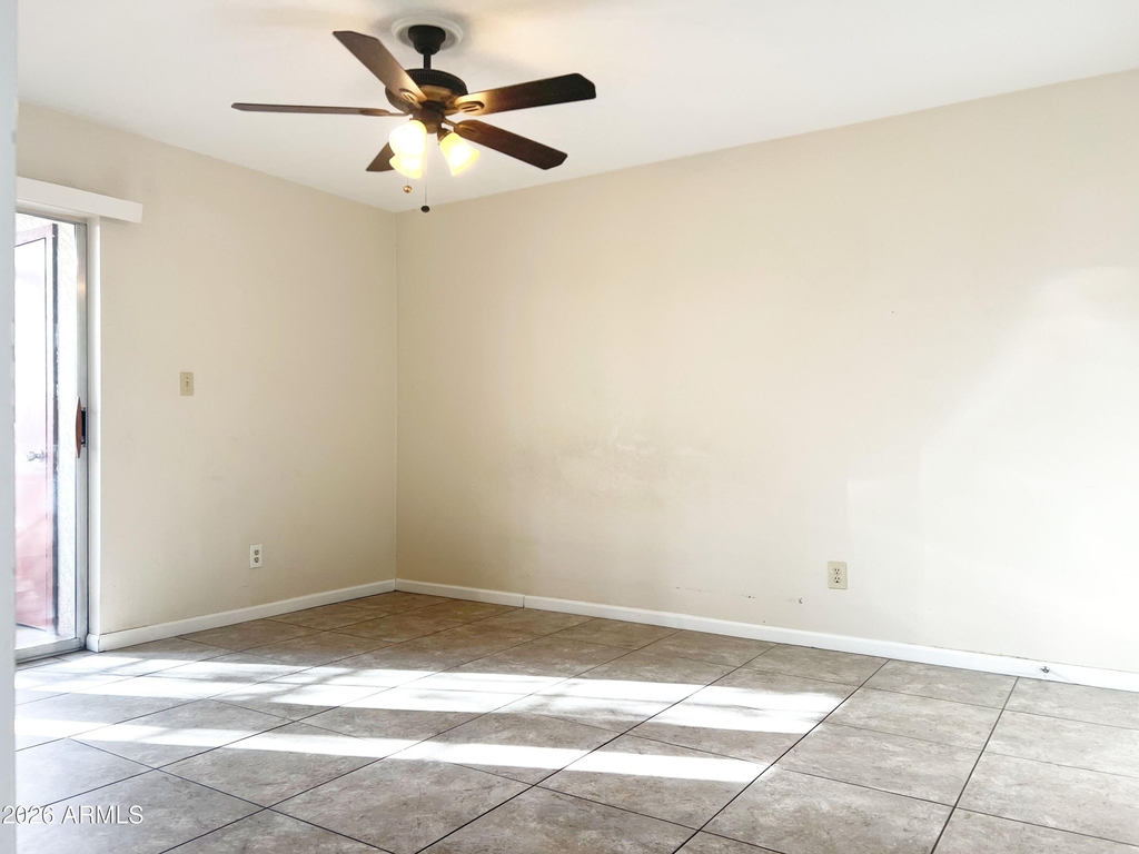 540 N May Street - Photo 8