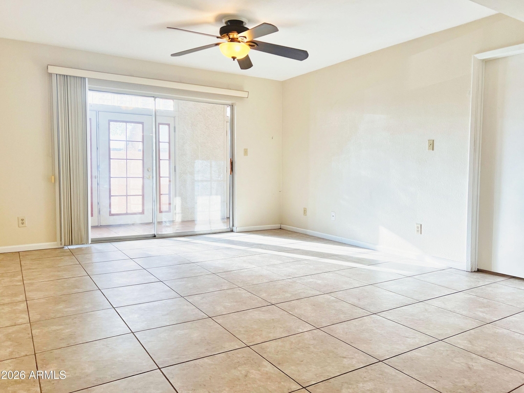540 N May Street - Photo 2